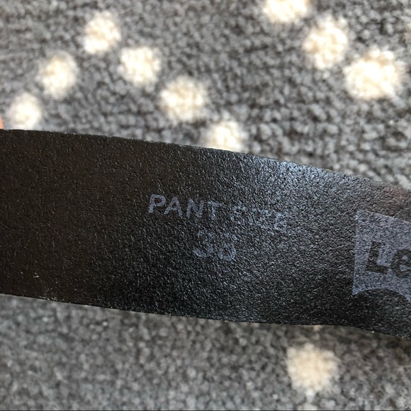 (Levi’s) Men’s Black Leather Belt - Picture 4 of 4